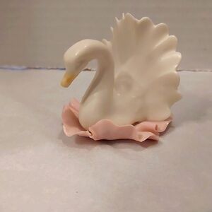 Vintage Chessell Pottery Handmade Porcelain Swan Figurine.